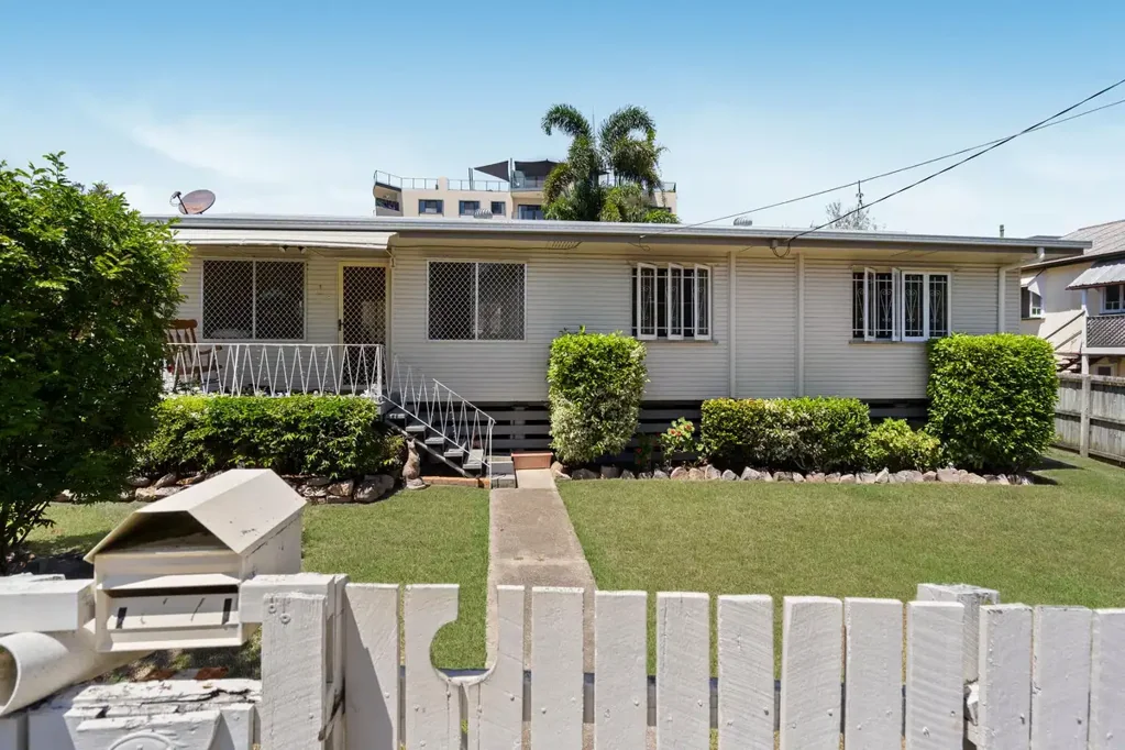 1 Henry Street, Redcliffe, QLD 4020