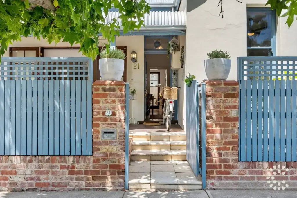 South Fremantle 2Moenga Under Offer - Please Call For Details
