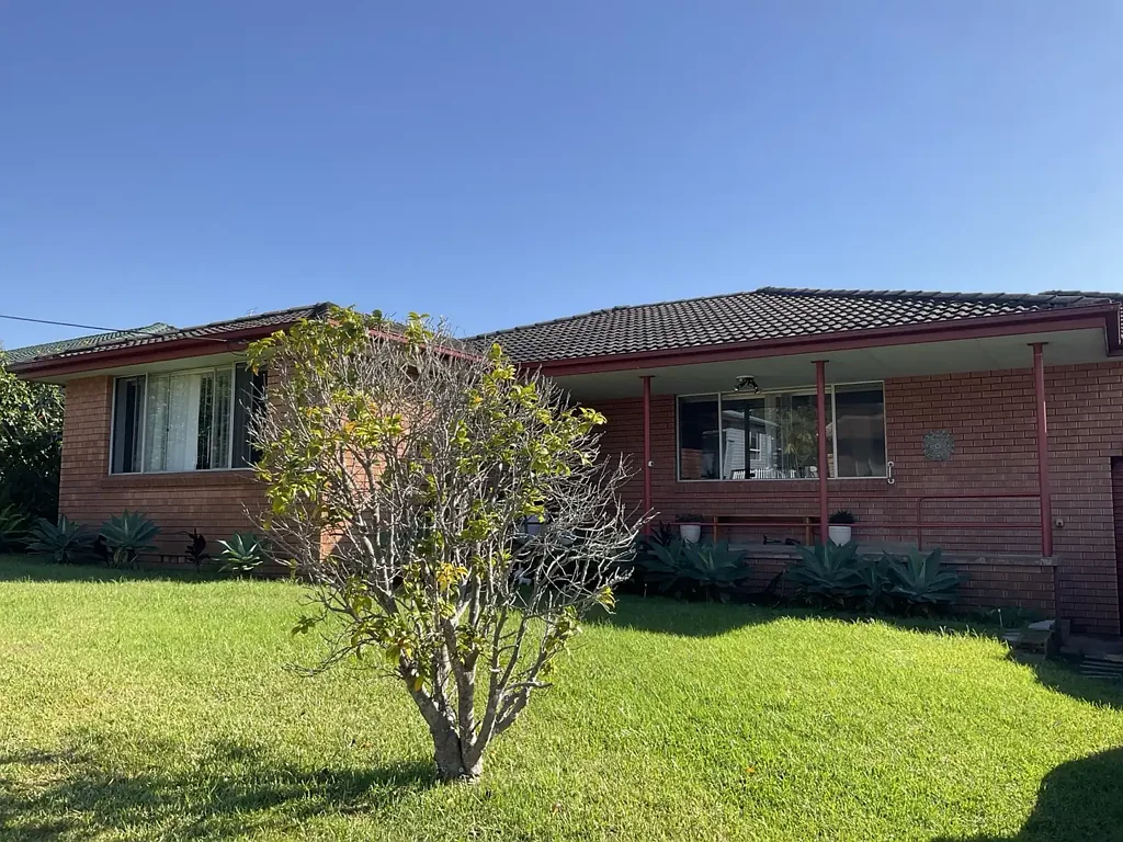 Three bedroom home, fully fenced, close to Schools.