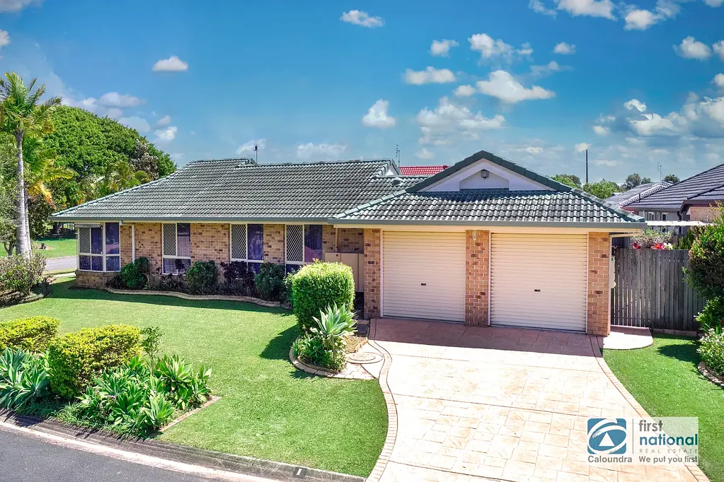 Currimundi 3ਬੈੱਡਰੂਮ Solid Brick Home with Endless Potential in Currimundi