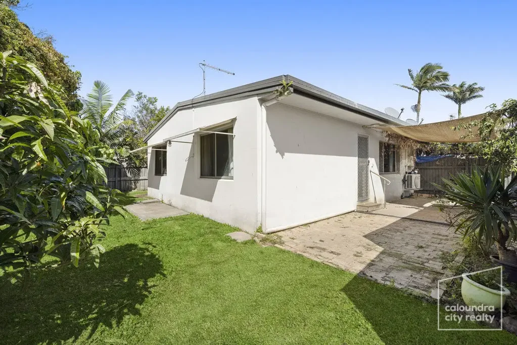 PERFECTLY POSITIONED TWO BEDROOM DUPLEX