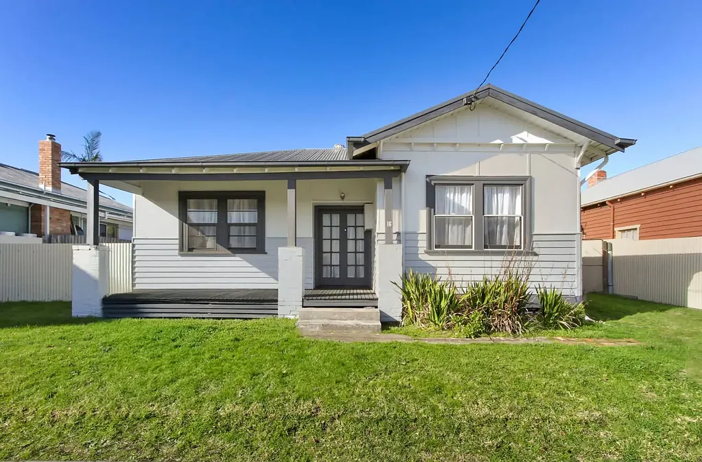 Orbost 3 Bedroom CLASSIC CALIFORNIAN BUNGALOW - PRIME LOCATION!