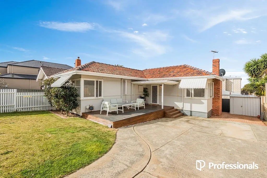 Light, Spacious & Conveniently Located Doubleview Home!