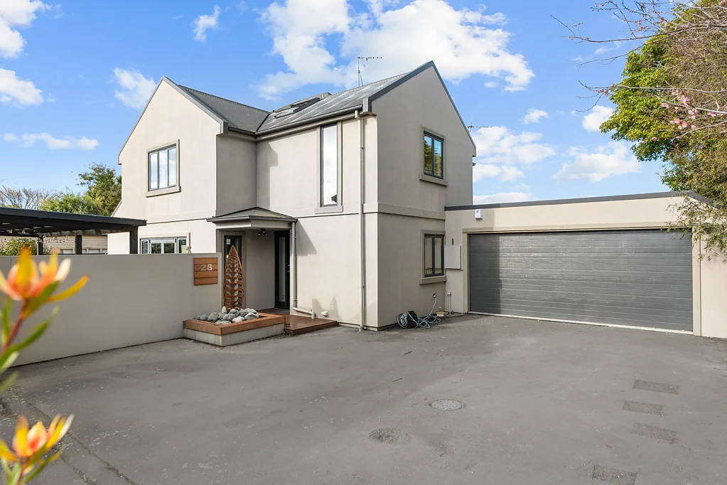 Saint Albans 4 Bedroom Cavity, Cavity, Cavity & In the School Zones!