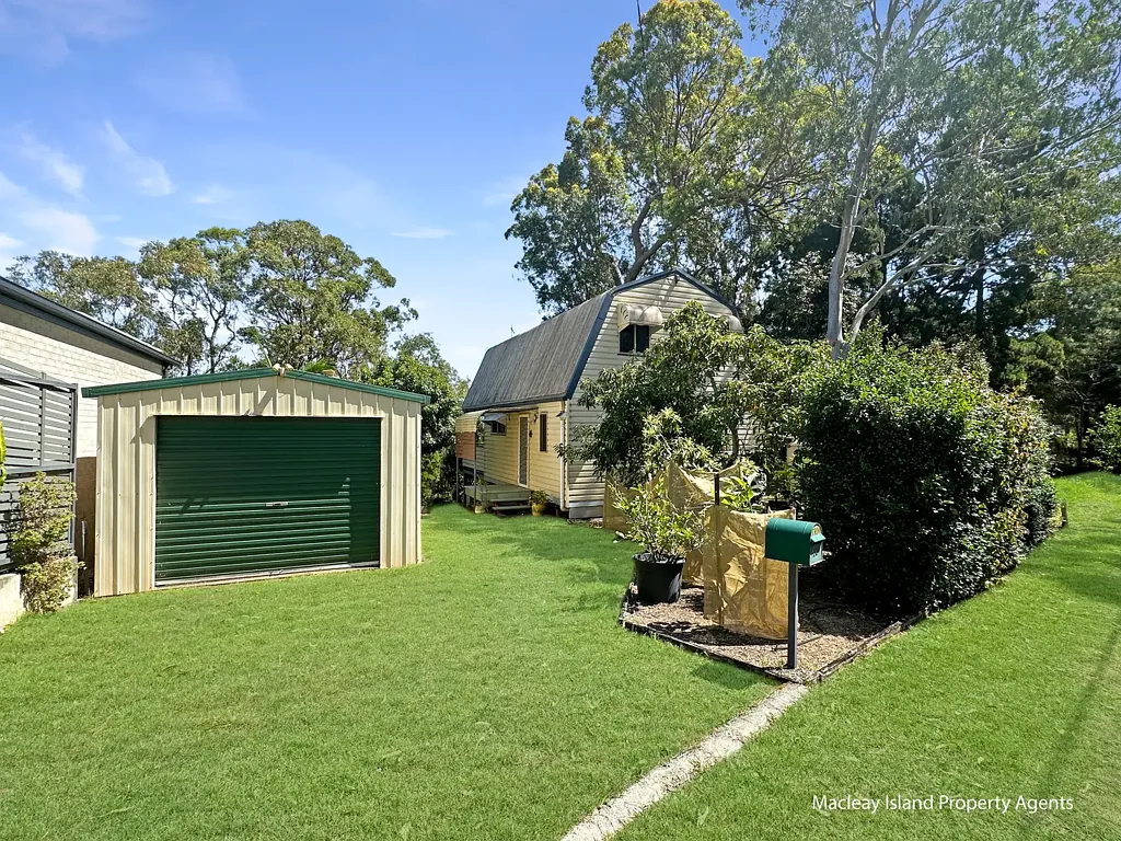 Macleay Island 2 Slaapkamer Waterfront Barn-Style Retreat on 2,752m²