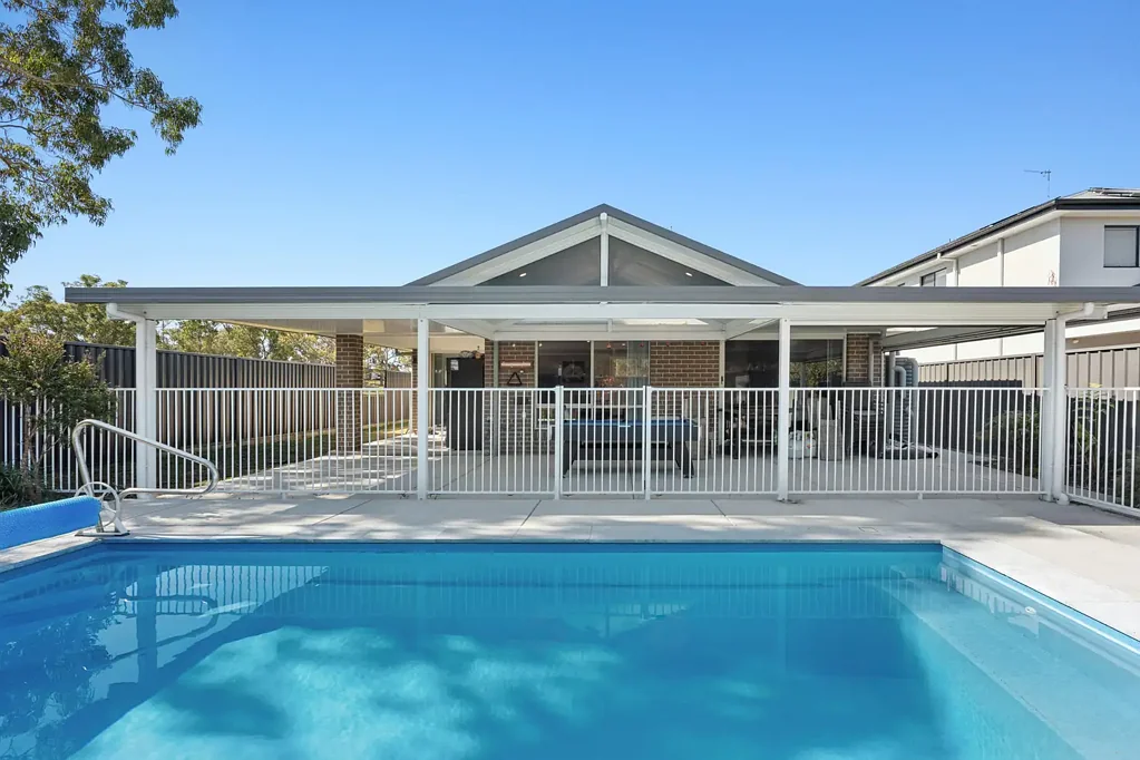 Hamlyn Terrace 4房  Modern Family Living with Poolside Entertaining