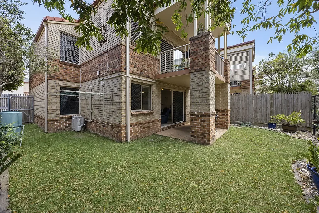 Grange 2બેડરૂમ Ground Floor Two-Bed Apartment in Grange with DIRECT Kedron Brook Access!
