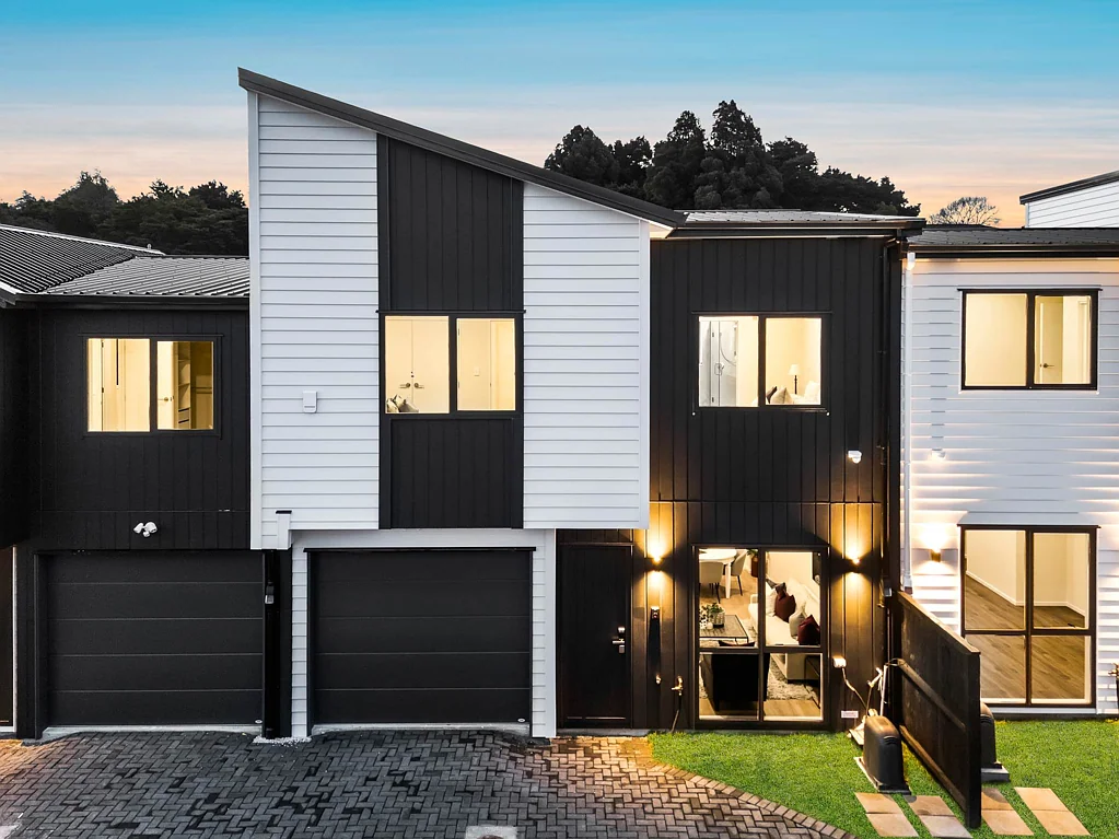 Totara Heights 3房 宽敞3卧2厅，步行可达植物园... SPACIOUS 3-BED, 2-LIVING WALKING TO BOTANIC GA...