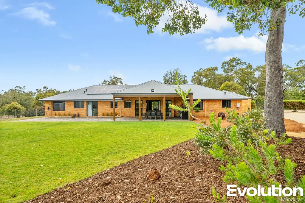 Lake Clifton 4房  Space to Live & Explore