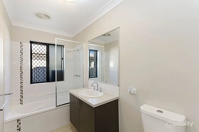 बाथरूम - 17 Iona Avenue, Burdell, QLD 4818