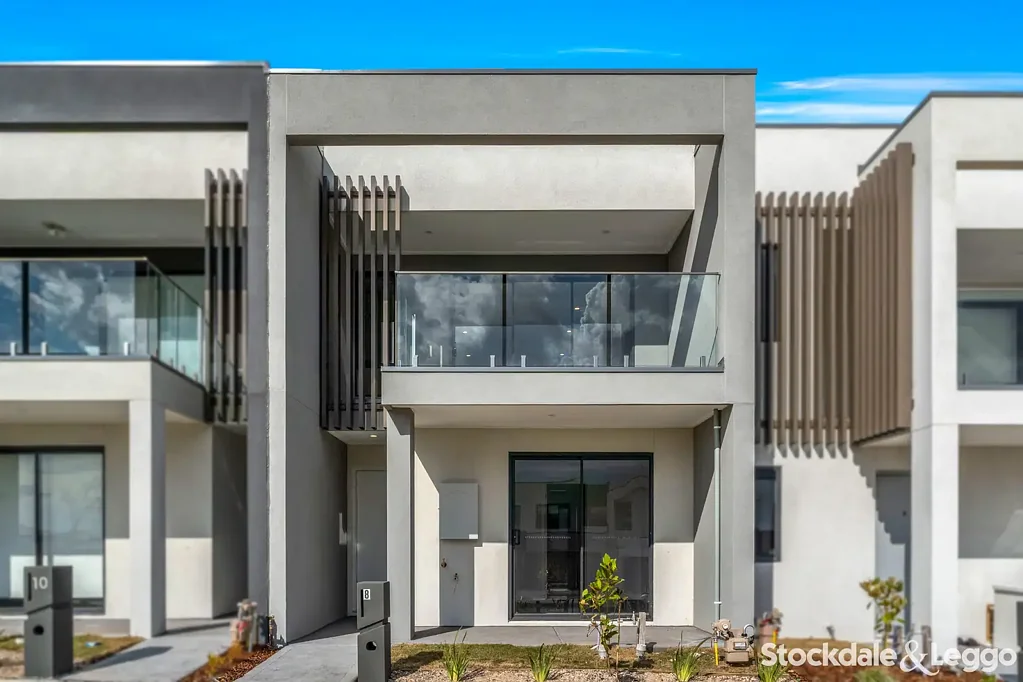 Stunning  2BR Townhouse!