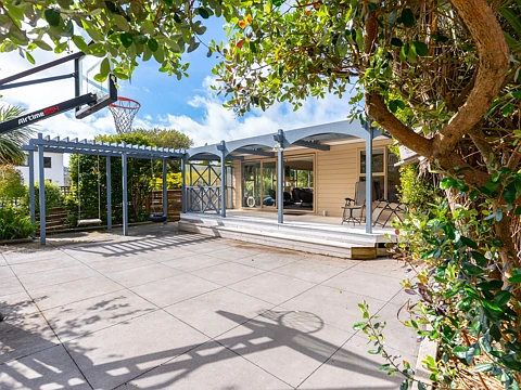 Tawa 4部屋 Dual Living Opportunity in the Heart of Tawa