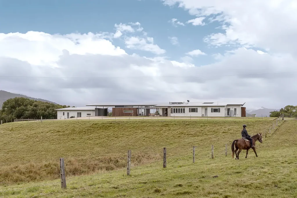 Dunbible A Landmark Hinterland Estate of Luxury, Privacy & Productive Acreage