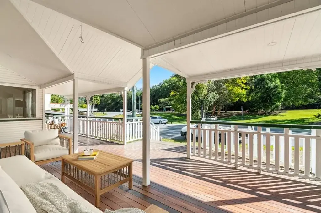 Burringbar 6 Bedroom A Rare Investment Opportunity in the Heart of Burringbar - Dual Living