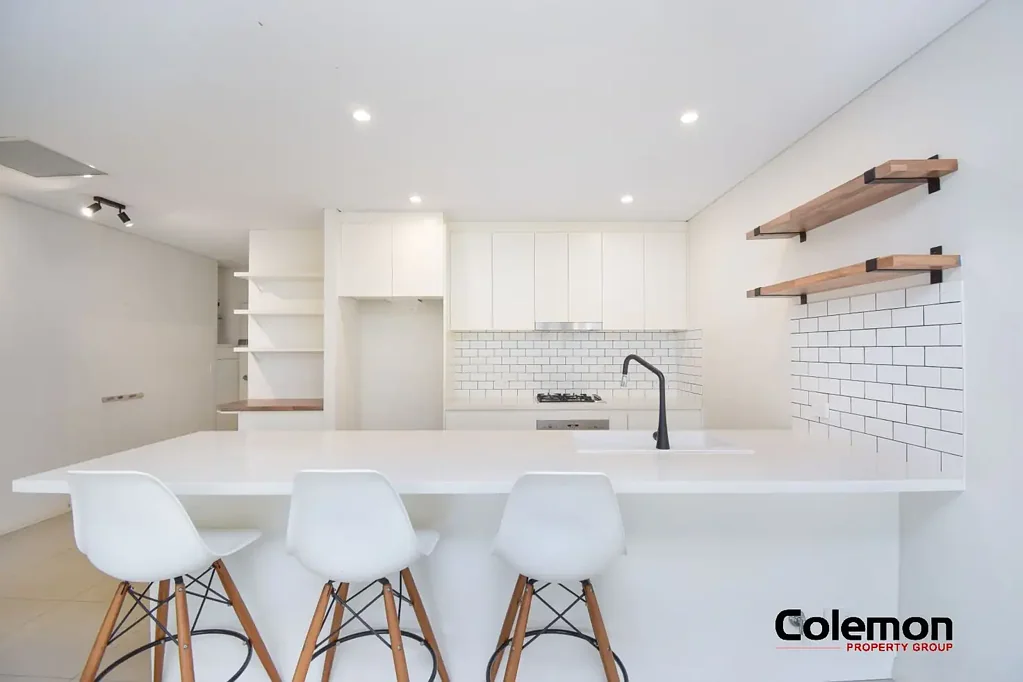 Beautiful, Modern & Ultra Spacious Ground Floor Unit with Mesmerising River & Park View