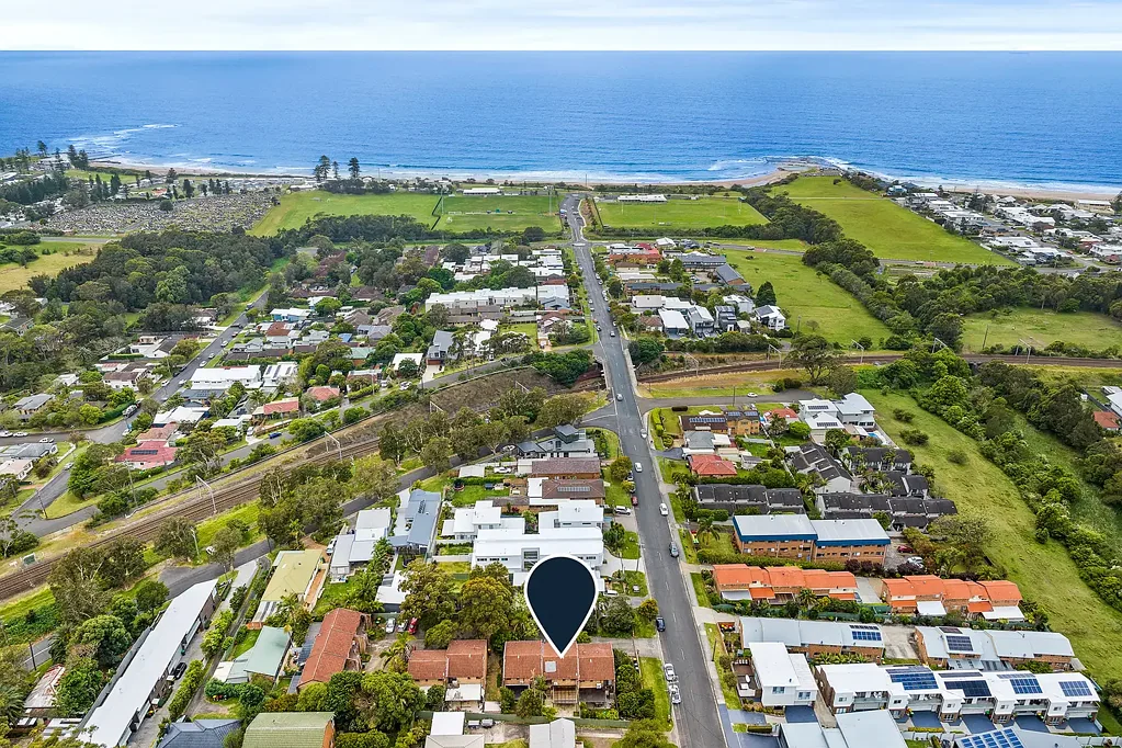 Woonona 3房 海滨绿洲奢居 实心砖联排别墅 开放式空间 山海景致 砂岩庭院 石台面厨房 三卧带套件 新浴便捷设施 太阳能热水 瓶装气阁楼 停车位近邻便利 Premium East-Side Lifestyle Just 550m to Beach