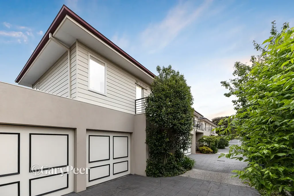 Carnegie 2Zimmer Light filled comfort in a boutique setting