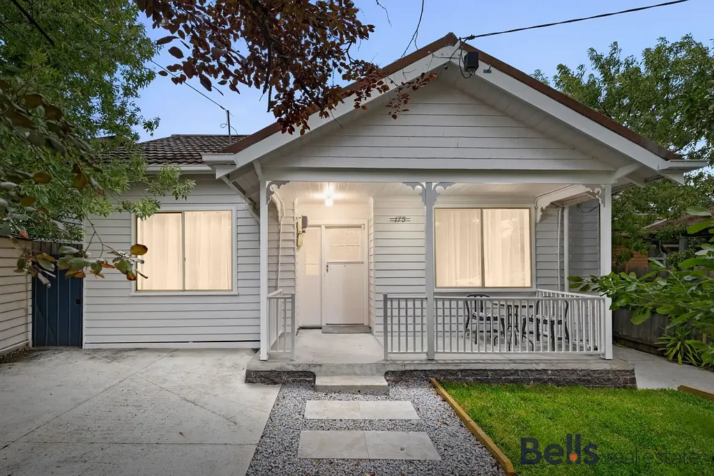 Sunshine 4房 1930年代经典立面 精美更新 四卧书房 宽敞花园 地段便利 Sunshine近邻 Californian Bungalow Charm with Modern Family Flexibility