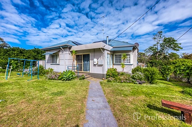 Waroona 3Phòng ngủ "Character Cottage on 1,083sqm with Subdivision Potential"