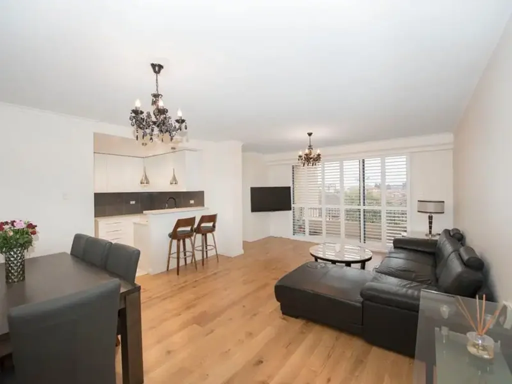 Stunning Renovated Two Bedroom Two Bathroom With Parking