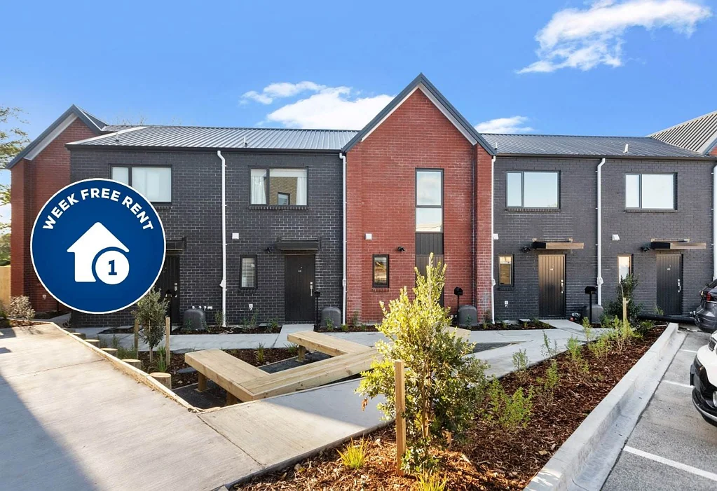 Near New Townhouse In Tidy Complex - 1st Week ...