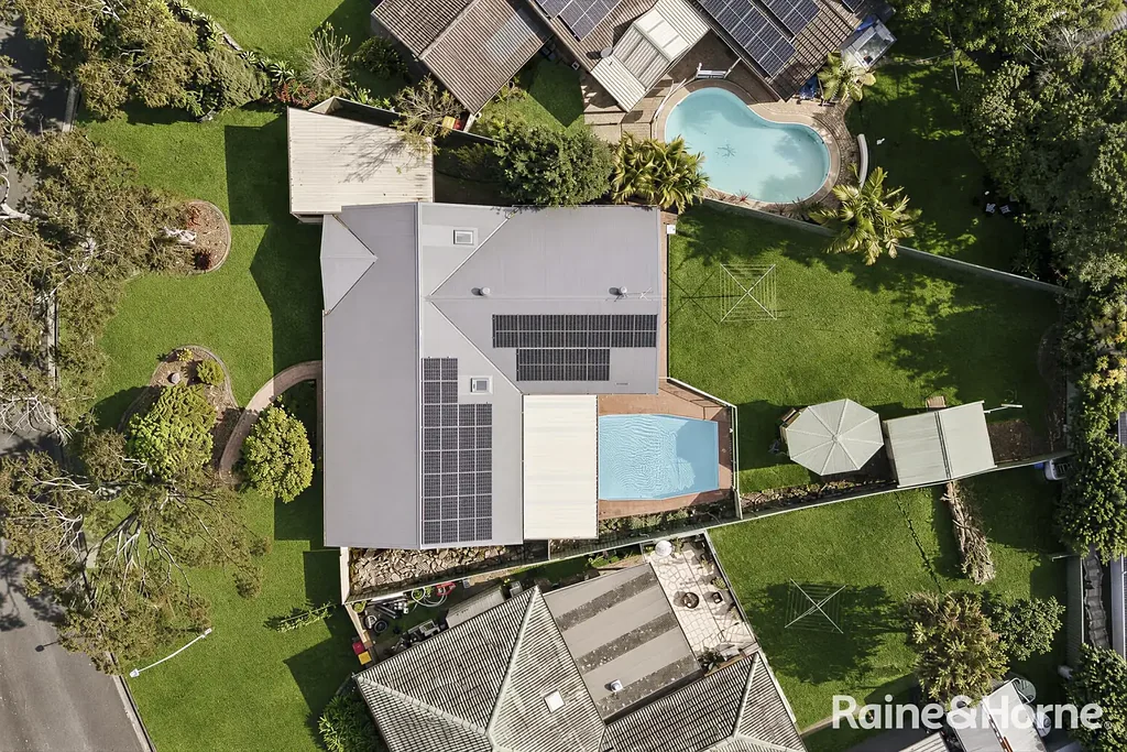 Bomaderry 4कमरा Spacious Family Living with Poolside Appeal
