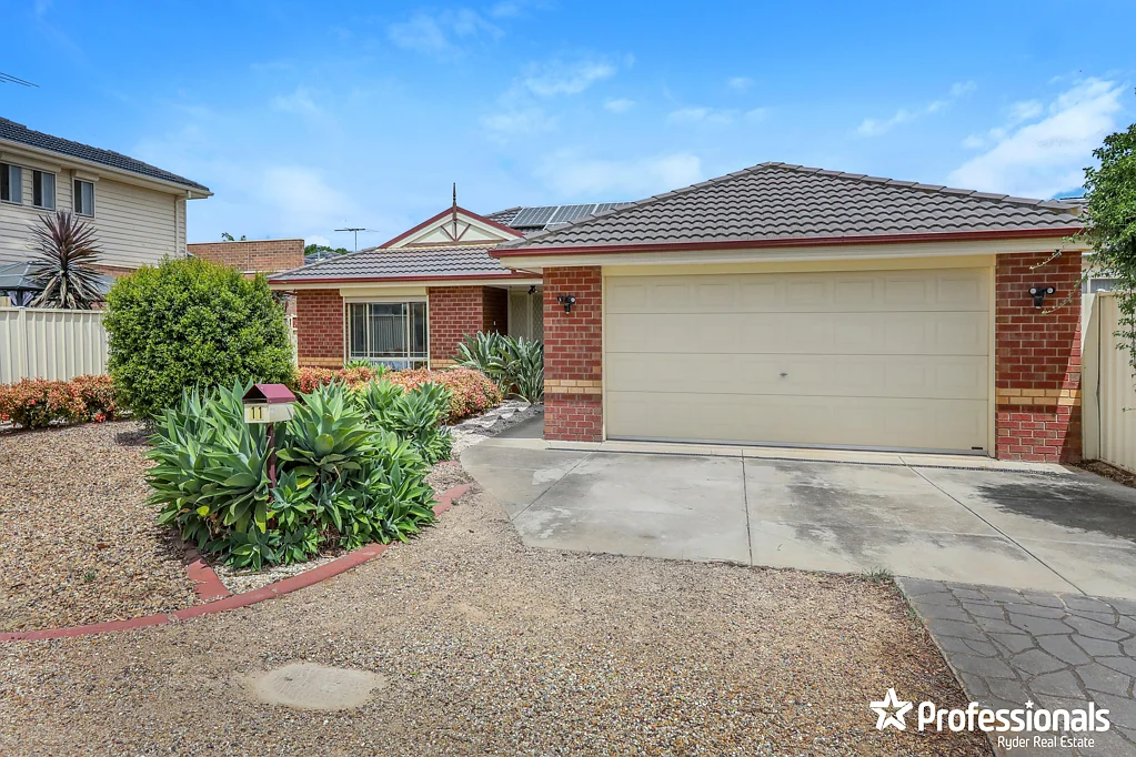 11 Thomasz Place, Kurunjang, VIC 3337