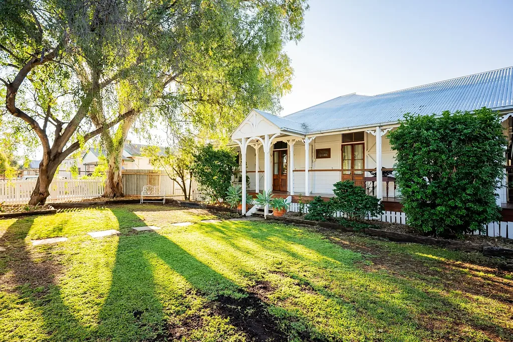 Roma 4房  Timeless Queenslander Charm with Modern Comforts