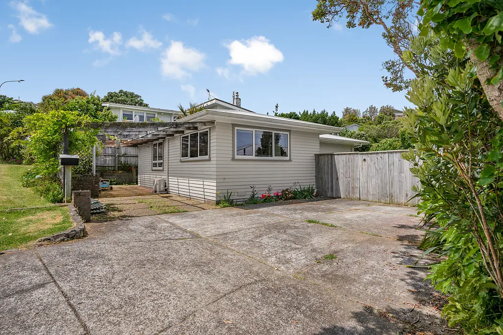 Maungaraki 3ਬੈੱਡਰੂਮ Solid, Sunny & Full of Potential