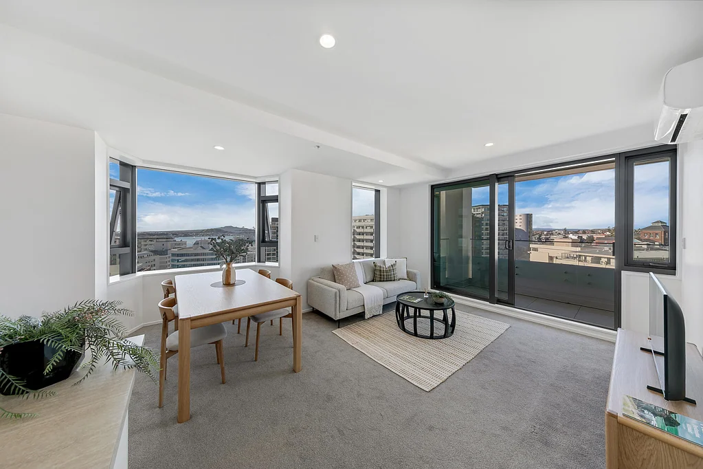 Prime City Centre Living - Furnished 2-Bed Apartment with Car Park