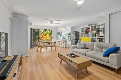 2/18 Raby Road, Coorparoo, QLD 4151, 2 Bedrooms, 1 Bathrooms, Unit