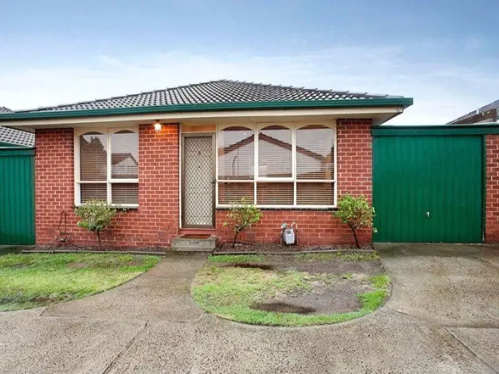 LOVELY 2 BEDROOM UNIT IN GREAT LOCATION| FLARE REAL ESTATE
