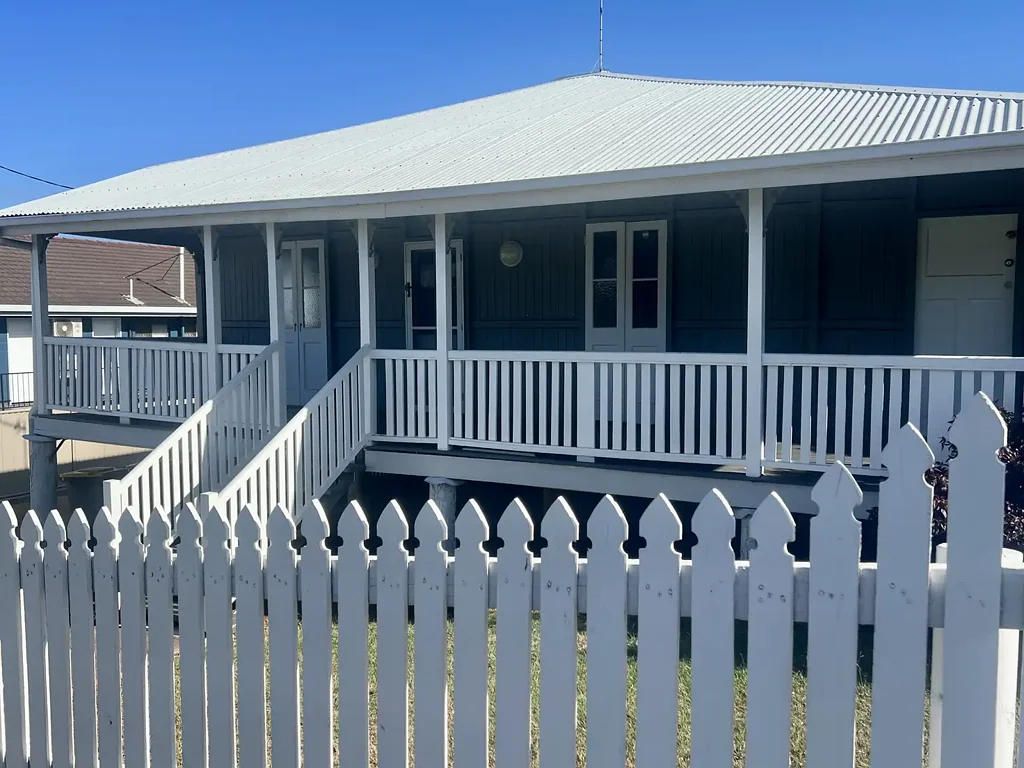 Gladstone Central 2침실 Charming Older Queenslander