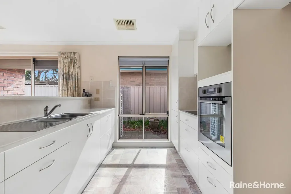 Woodcroft 3房  Perfectly Positioned in Prestigious Glenloth Estate