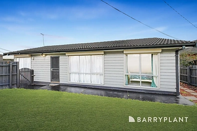 Ferntree Gully 3房 采光充足的三卧室住宅，距 Westfield Knox 仅数步之遥 Light filled three bedroom home just moments from Westfield Knox