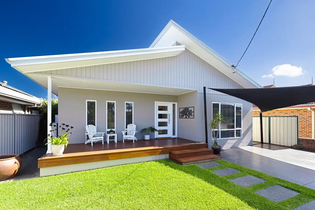 Ettalong Beach 5غرفة نوم BEACHSIDE PARADISE AWAITS! HOUSE AND GRANNY FLAT