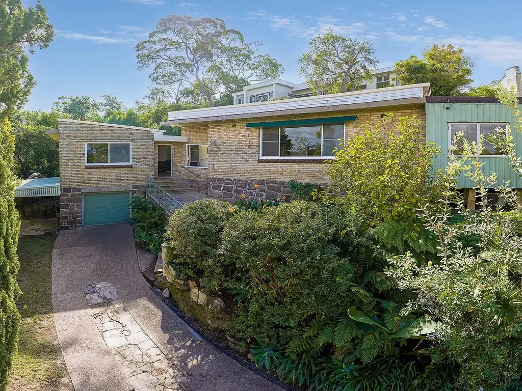 Castlecrag 4 Bedroom Mid Century Classic - Enormous Potential Ultra Convenient Bushland Setting