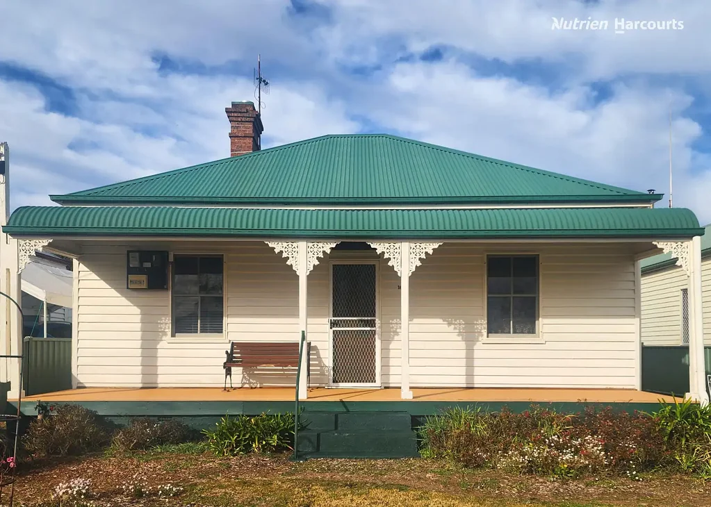 Glen Innes 3 Bedroom Charming Cottage in Prime Position