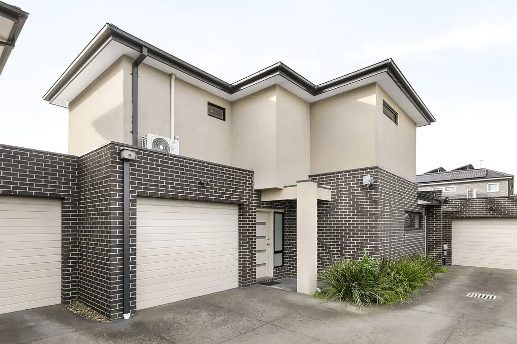 Fawkner 2 Slaapkamer Contemporary Comfort in a Quiet Court Setting