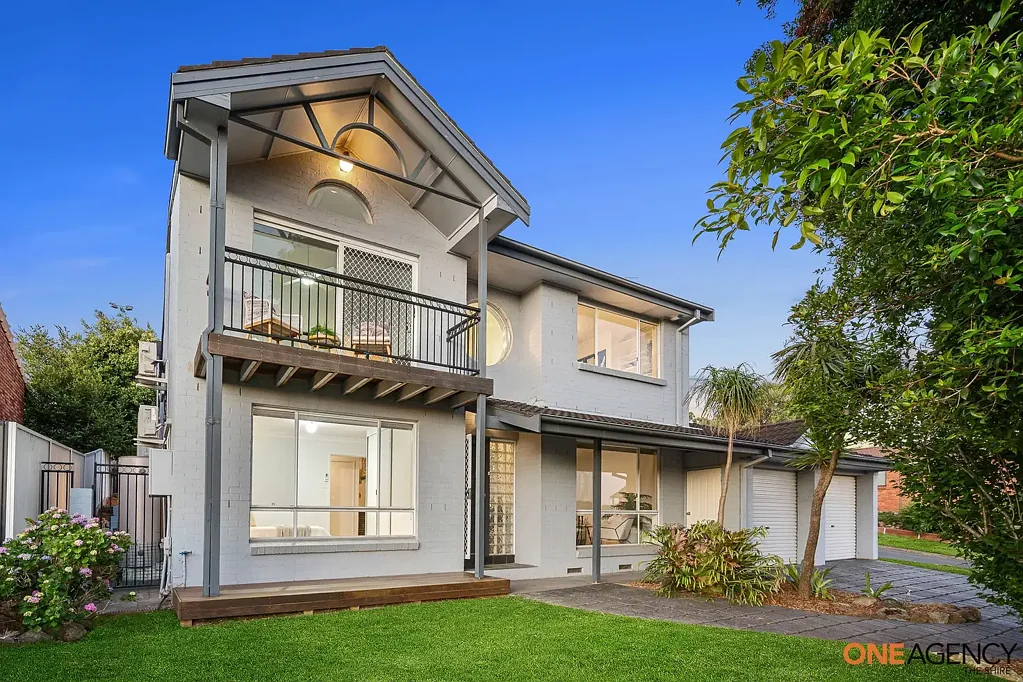 Menai 4ਬੈੱਡਰੂਮ SERENE TRI-LEVEL LIVING ON PRIME CORNER BLOCK