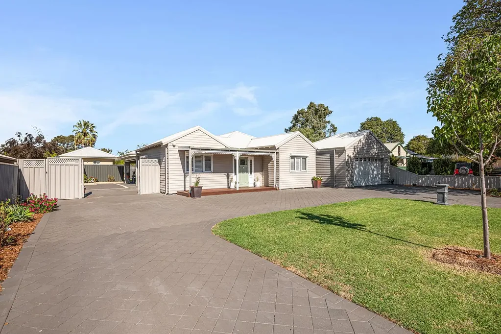 6 Field Avenue, Redcliffe, WA 6104
