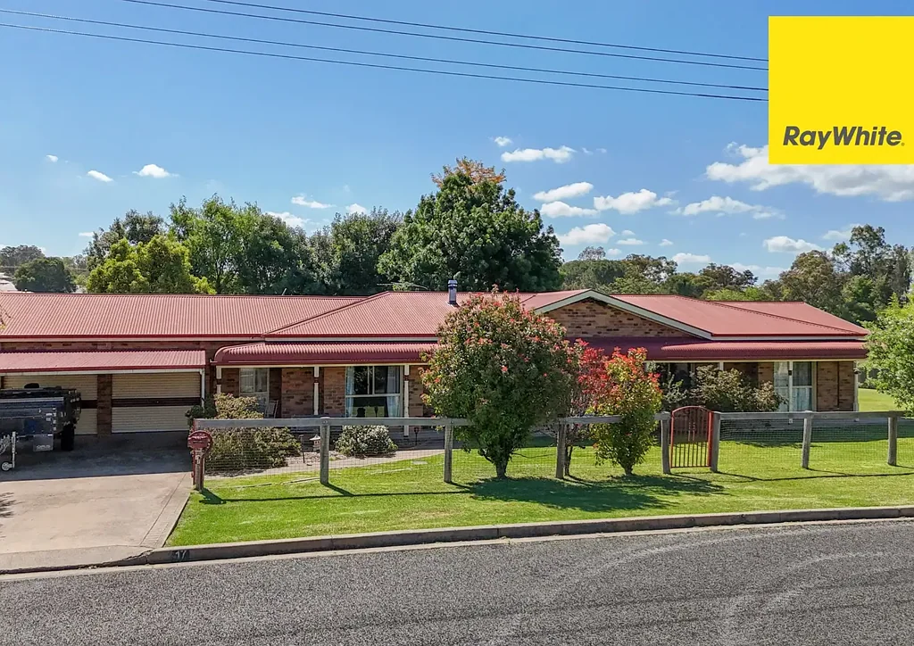 Inverell 4ਬੈੱਡਰੂਮ 'The Complete Family Package on a Massive 1863sqm Block!'
