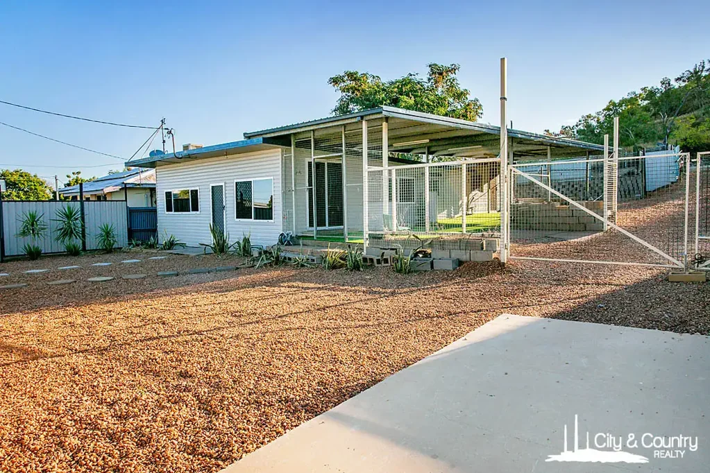 Mount Isa 2房  Quirky Charm Meets Modern Comfort – Approx. 10.6% ROI