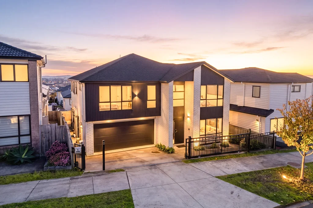 Flat Bush 8 Bedroom Live, Rent or Both - Smart Living & Investment