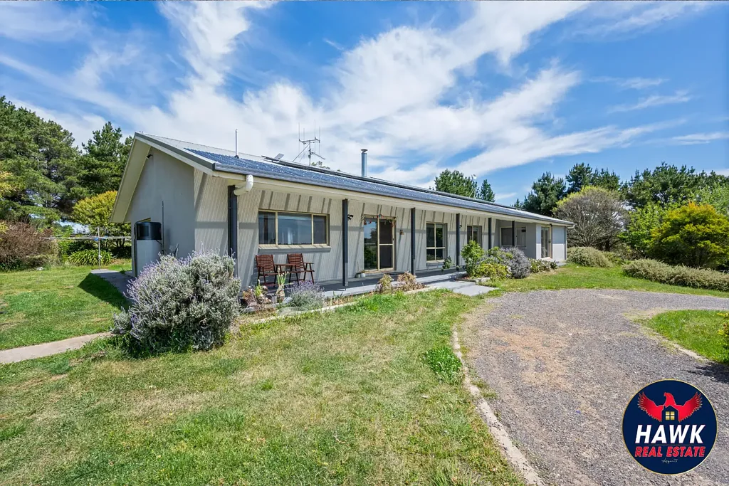 Bywong 4 Bedroom Farmhouse for Sale: A Luxurious Rural Retreat with Stunning Mountain Views