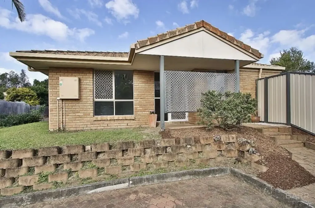Bellbowrie 3 Bedroom Spacious & Stylish Townhouse with Private Garden Living - 3 bedrooms!