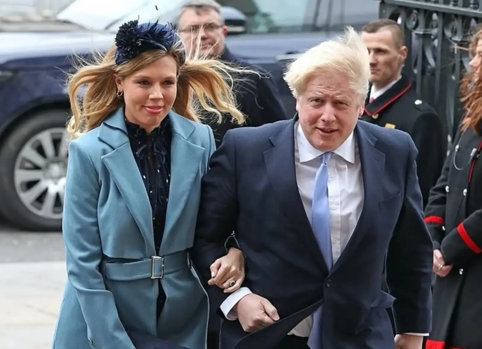 1.4万确诊!英国首相,大臣,医疗官三大核心同时中招!群体免疫幕后者却偷偷撤了?