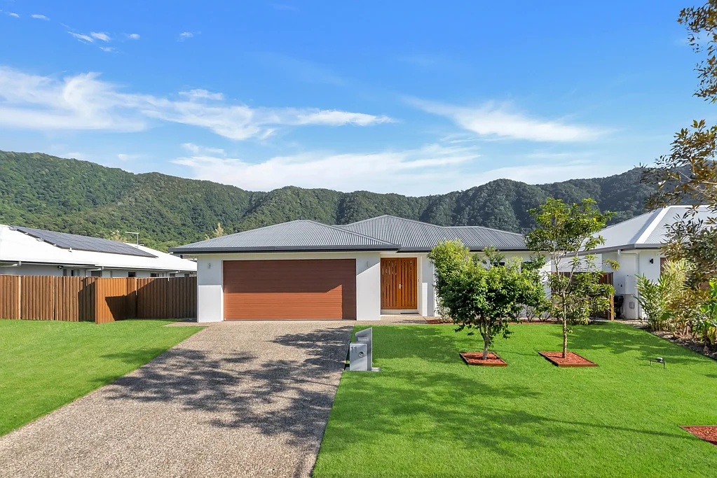 Bentley Park 4غرفة نوم Contemporary Family Living with a Stunning Mountain Backdrop