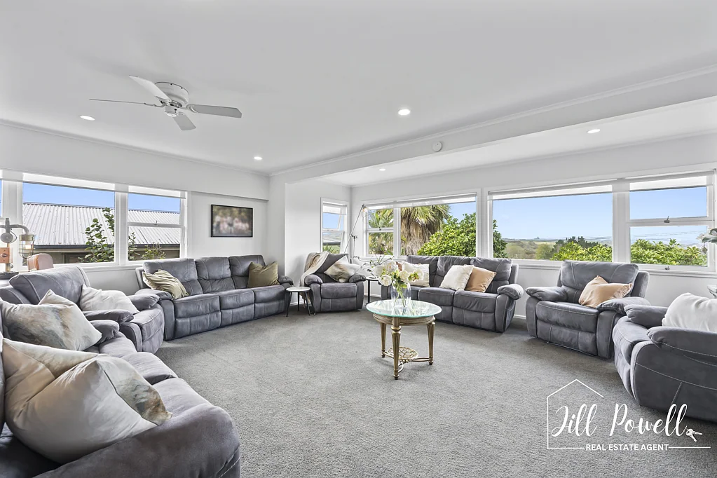 Maungaturoto 5 Bedroom Big Home, Big Heart - Perfect for the Whole Family