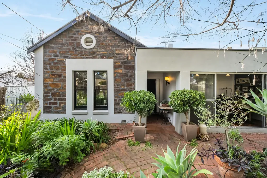 Hyde Park 3房  Timeless Character Meets Contemporary Luxury Moments from King William Road.